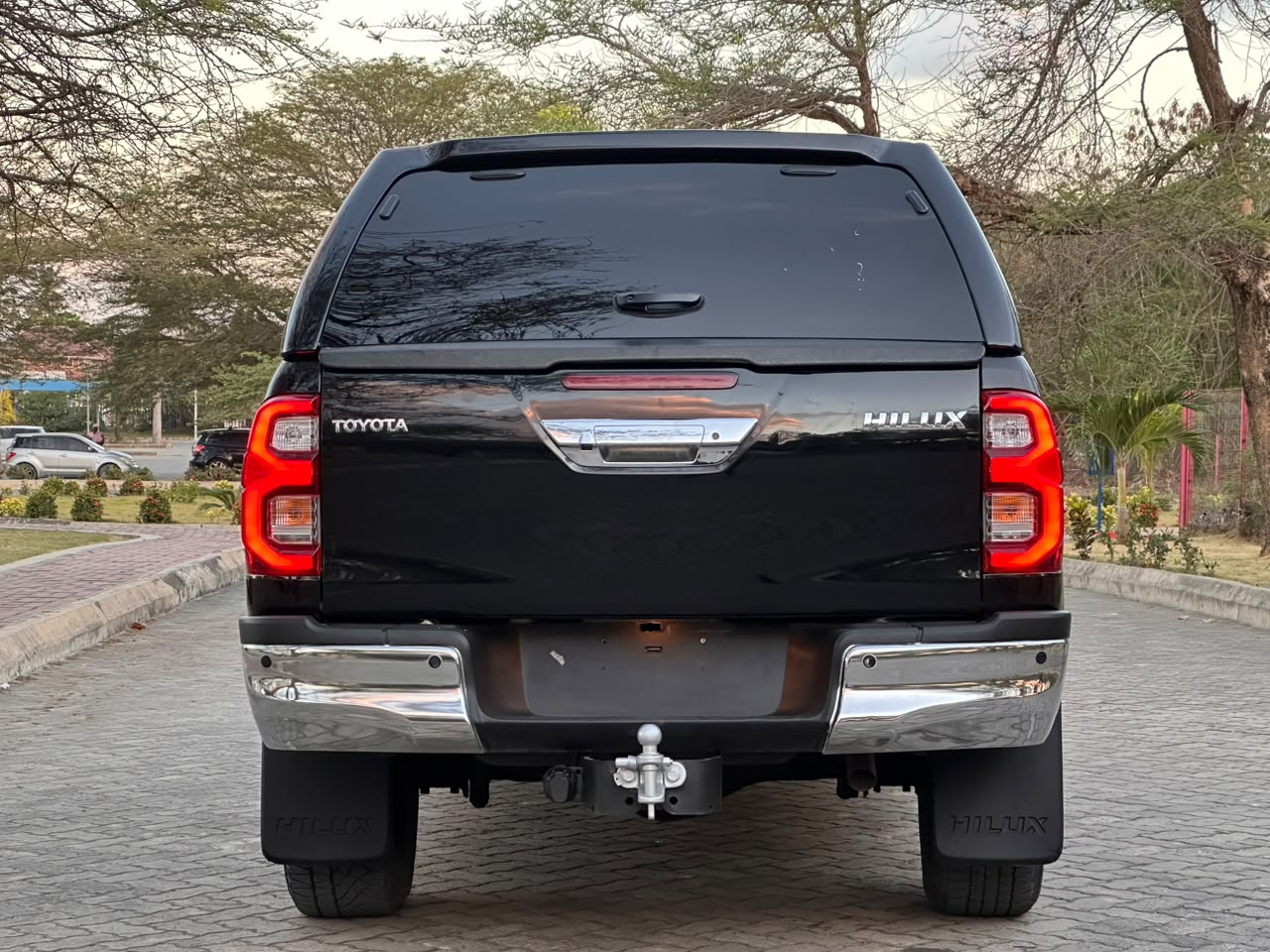 TOYOTA HILUX DOUBLE CABIN thumbnail 8
